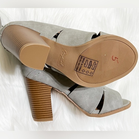 CADENCE Peep Toe Strappy Heels Buckle Grey Size 5.5 - Picture 10 of 14